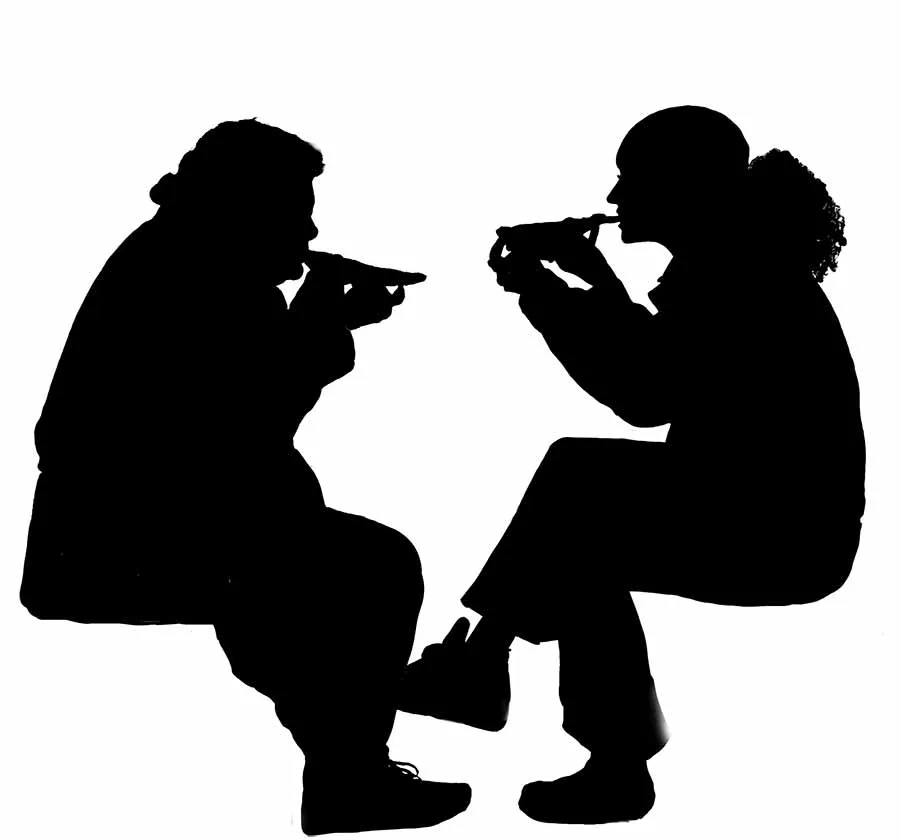 エレノアとニナのシルエット