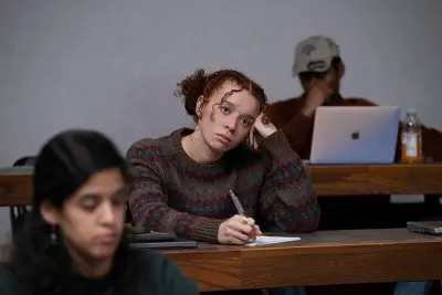 ニナ 教室のシーン